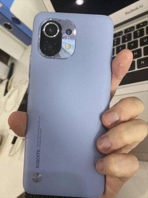 Xiaomi Mi 11 показался на живых фотографиях